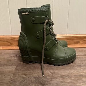 Sorel Olive Green Wedge Rain Boots size 8.5